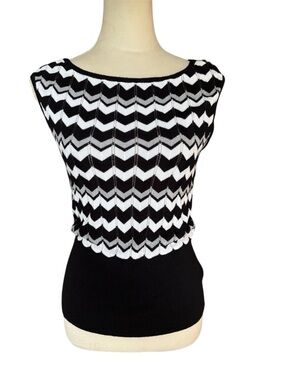 Y2K White House Black Market Black & White and Silver Metallic Chevron Knit Tank